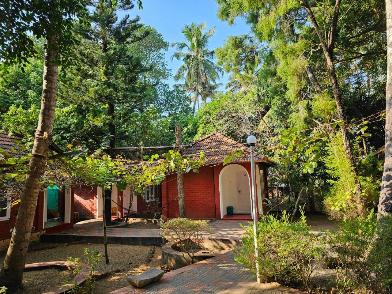 Nalukettu Heritage Resort Варкала Екстериор снимка